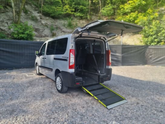 A null PEUGEOT EXPERT TEPEE 5 Seat Auto Wheelchair Accessible Disabled Access Ramp Car