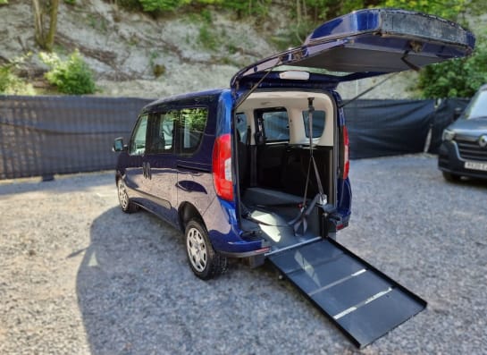 A null FIAT DOBLO 3 Seat Wheelchair Accessible Disabled Access Ramp Car