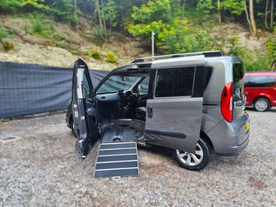 A null FIAT DOBLO Passenger Up Front Wheelchair Accessible Disabled Access Ramp Car