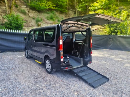 A null RENAULT TRAFIC 5 Seat Wheelchair Accessible Disabled Access Vehicle