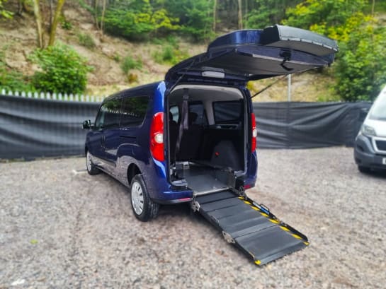 A null VAUXHALL COMBO L2 LWB 5 Seat Wheelchair Accessible Disabled Access Ramp Car