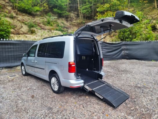 A null VOLKSWAGEN CADDY MAXI LIFE 5 Seat Auto Wheelchair Accessible Disabled Access Ramp Car