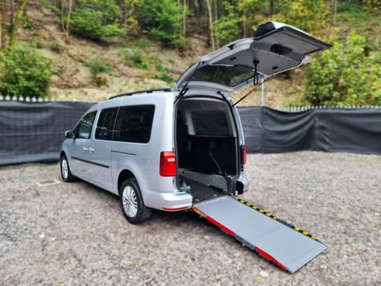 A null VOLKSWAGEN CADDY MAXI LIFE 5 Seat Auto Wheelchair Accessible Disabled Access Ramp Car