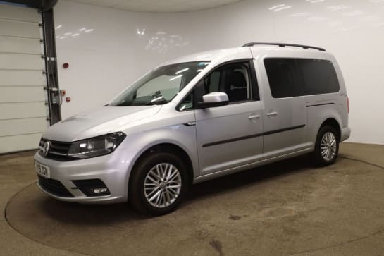 A null VOLKSWAGEN CADDY MAXI LIFE 5 Seat Auto Wheelchair Accessible Disabled Access Ramp Car