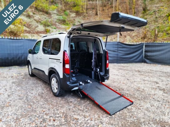 A null PEUGEOT RIFTER 5 Seat Wheelchair Accessible Disabled Access Ramp Car