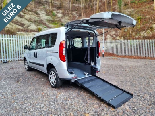 A null FIAT DOBLO 3 Seat Petrol Wheelchair Accessible Disabled Access Ramp Car