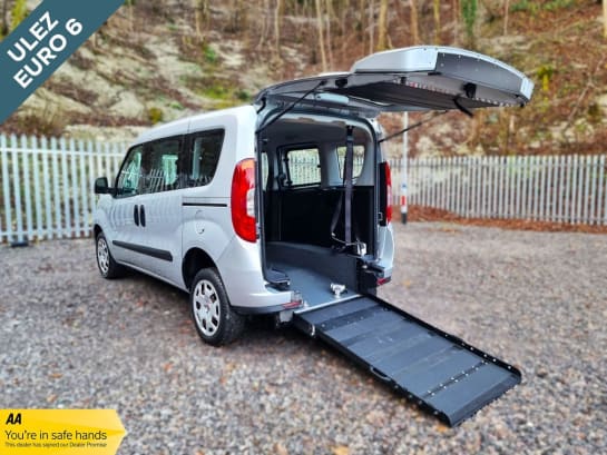 A null FIAT DOBLO 3 Seat Petrol Wheelchair Accessible Disabled Access Ramp Car