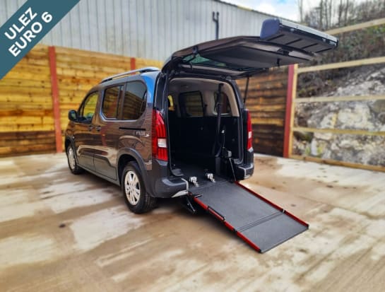 A null PEUGEOT RIFTER 3 Seat Wheelchair Accessible Disabled Access Ramp Car