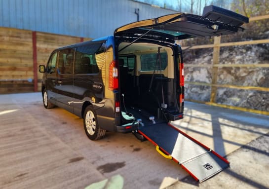 A null RENAULT TRAFIC L2 LWB 6 Seat Auto Wheelchair Accessible Disabled Access Vehicle WAV