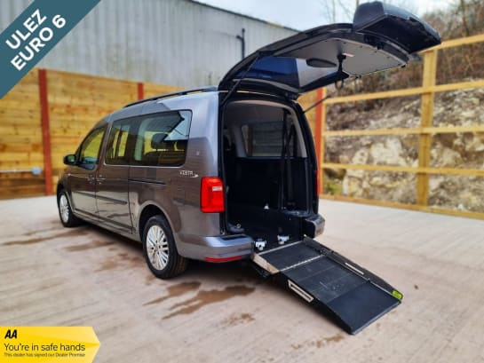 A null VOLKSWAGEN CADDY MAXI LIFE 5 Seat Auto Wheelchair Accessible Disabled Access Vehicle WAV