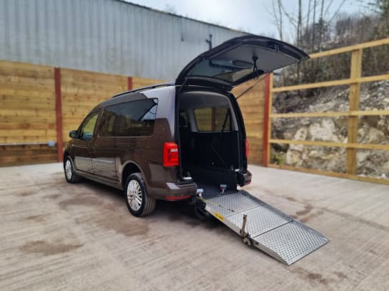 A null VOLKSWAGEN CADDY MAXI LIFE 5 Seat Auto Wheelchair Accessible Disabled Access Vehicle WAV