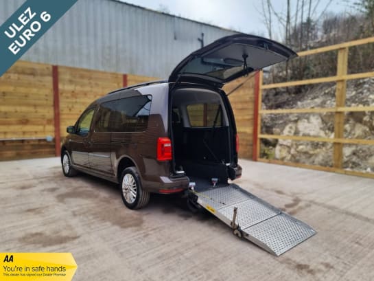A null VOLKSWAGEN CADDY MAXI LIFE 5 Seat Auto Wheelchair Accessible Disabled Access Vehicle WAV