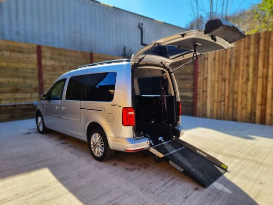 A null VOLKSWAGEN CADDY MAXI LIFE 5 Seat Auto Wheelchair Accessible Disabled Access Vehicle WAV