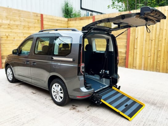 A null VOLKSWAGEN CADDY 3 Seat Auto Wheelchair Accessible Disabled Access Vehicle WAV