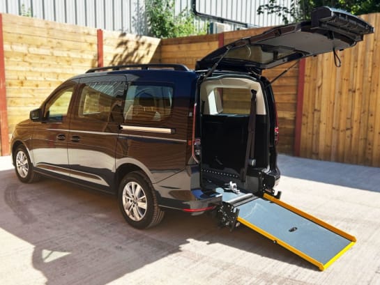 A null VOLKSWAGEN CADDY MAXI 3 Seat Auto Wheelchair Accessible Disabled Access Vehicle WAV