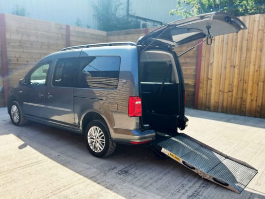 A null VOLKSWAGEN CADDY MAXI LIFE 4 Seat Auto Wheelchair Accessible Disabled Access Vehicle WAV