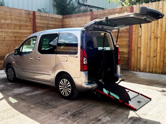 A null PEUGEOT PARTNER TEPEE 5 Seat Wheelchair Accessible Disabled Access Vehicle WAV