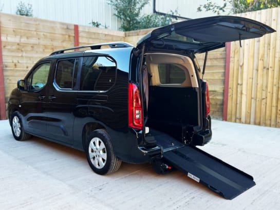 A 2023 VAUXHALL COMBO LIFE 4 Seat Auto Wheelchair Accessible Disabled Access Vehicle WAV