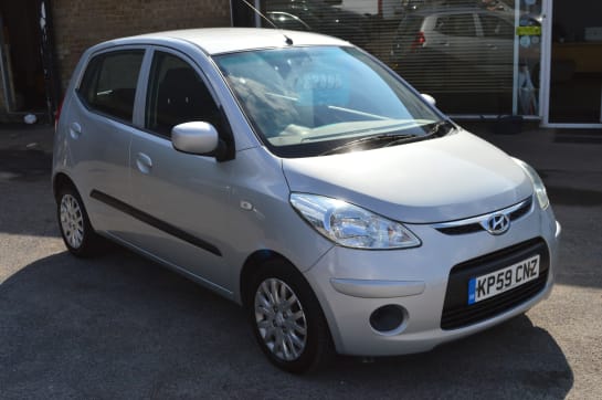 A 2009 HYUNDAI I10 ES