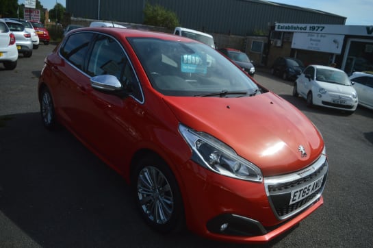 A null PEUGEOT 208 ALLURE 5-Door