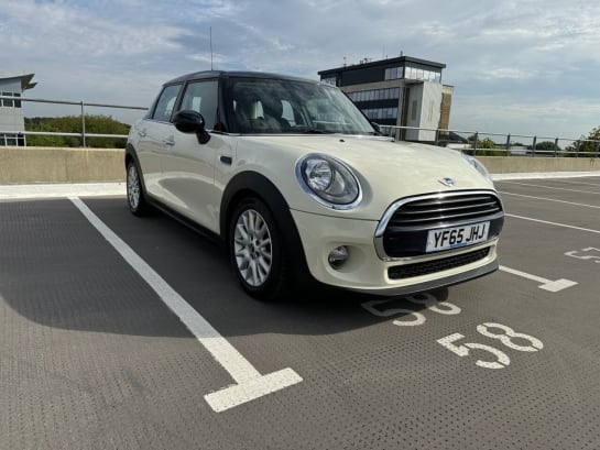 A null MINI HATCH COOPER 1.5 COOPER 5d 134 BHP 1 year mot and service included