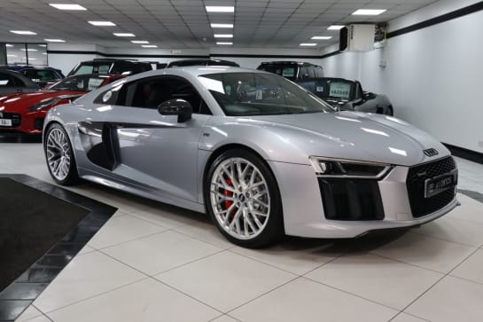 A null AUDI R8 5.2 FSI V10 Plus Coupe 2dr Petrol S Tronic quattro Euro 6 (s/s) (610 ps) CA