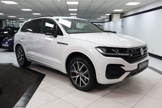 A 2018 VOLKSWAGEN TOUAREG 3.0 TDI V6 R-Line SUV 5dr Diesel Tiptronic 4Motion Euro 6 (s/s) (286 ps) AM