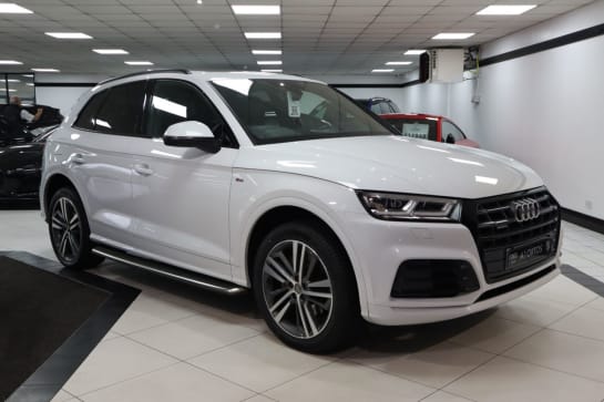 A 2019 AUDI Q5 2.0 TDI 40 S line SUV 5dr Diesel S Tronic quattro Euro 6 (s/s) (190 ps) ABS