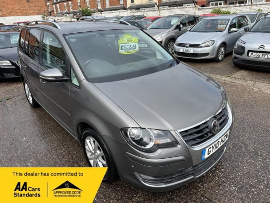 A 2010 VOLKSWAGEN TOURAN MATCH TSI