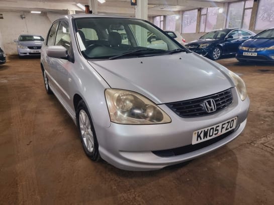 A 2005 HONDA CIVIC SE