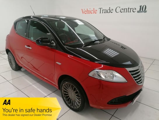 A 2013 CHRYSLER YPSILON BLACK AND RED