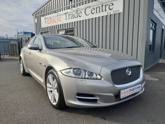 A null JAGUAR XJ 3.0 D V6 PREMIUM LUXURY SWB 4d AUTO 275 BHP