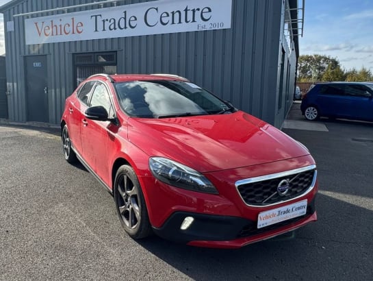 A null VOLVO V40 CROSS COUNTRY 1.6 D2 Lux Hatchback 5dr Diesel Powershift Euro 5 (s/s) (115 ps)