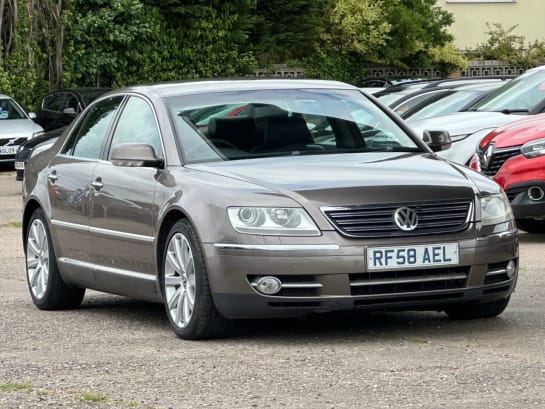 A 2008 VOLKSWAGEN PHAETON V6 TDI 4MOTION