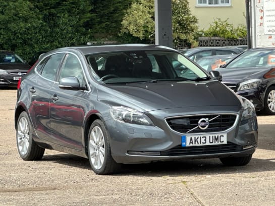 A null VOLVO V40 2.0 D3 SE LUX NAV 5d 148 BHP **NAV, LEATHER, 2 KEYS**