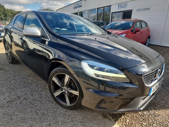 A null VOLVO V40 2.0 D2 R-DESIGN 5d 118 BHP