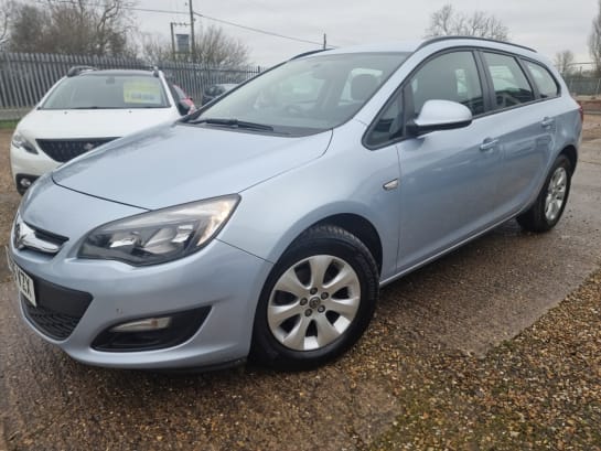 A null VAUXHALL ASTRA 1.6i Design Sports Tourer 5dr Petrol Manual Euro 6 (115 ps) FRONT AND REAR