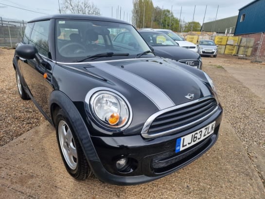A null MINI HATCH 1.6 One D Hatchback 3dr Diesel Manual Euro 5 (s/s) (90 ps) PARROT BLUETOOTH