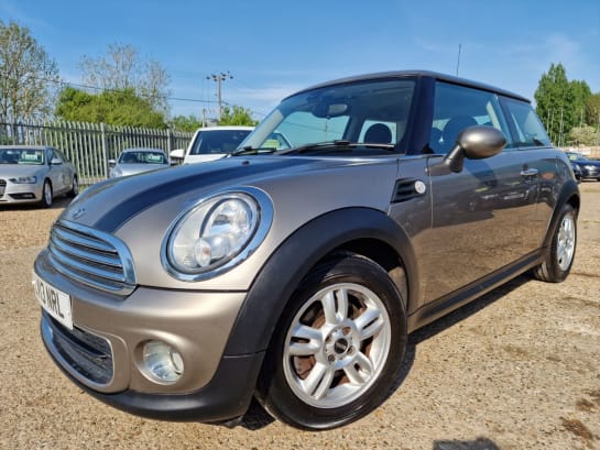 A null MINI HATCH 1.6 One Hatchback 3dr Petrol Manual Euro 5 (98 ps) AUTO CLIMATE + PARK SENS