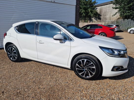 A null DS AUTOMOBILES DS 4 1.6 BlueHDi Elegance Hatchback 5dr Diesel Manual Euro 6 (s/s) (120 ps) PARK
