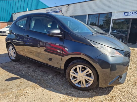 A null TOYOTA AYGO 1.0 VVT-i x-play Hatchback 3dr Petrol Manual Euro 6 (68 ps) FACTORY ALLOYS