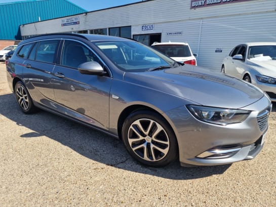 A null VAUXHALL INSIGNIA 1.6 Turbo D ecoTEC BlueInjection Design Nav Sports Tourer 5dr Diesel Manual