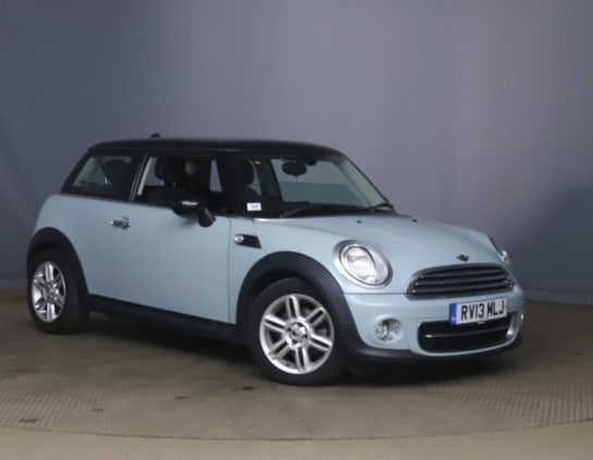 A null MINI HATCH 1.6 Cooper D Hatchback 3dr Diesel Manual Euro 5 (s/s) (112 ps) SATNAV + PAR