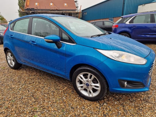 A 2014 FORD FIESTA 1.0T EcoBoost Zetec Hatchback 5dr Petrol Manual Euro 5 (s/s) (100 ps) CANDY