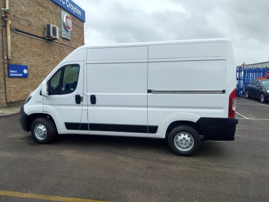 A null FIAT DUCATO Series 9Van 35 MH2 BUSINESS PRO 2.2 Multijet 140 HP MY23 in White  (Image is for illustration only)