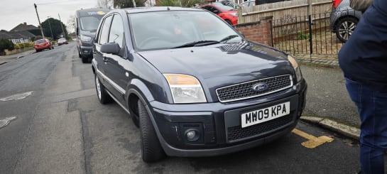 A null FORD FUSION 1.6 Zetec 5dr Auto [Climate]