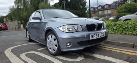 A null BMW 1 SERIES 116I 5-Door