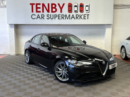 A null ALFA ROMEO GIULIA 2.0 TB VELOCE 4d 277 BHP VULCANO BLACK+C.FIBRE REAR SPOILER