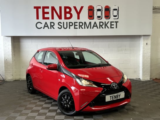 A null TOYOTA AYGO 1.0 VVT-i x-play Hatchback 5dr Petrol Manual Euro 6 (68 ps)