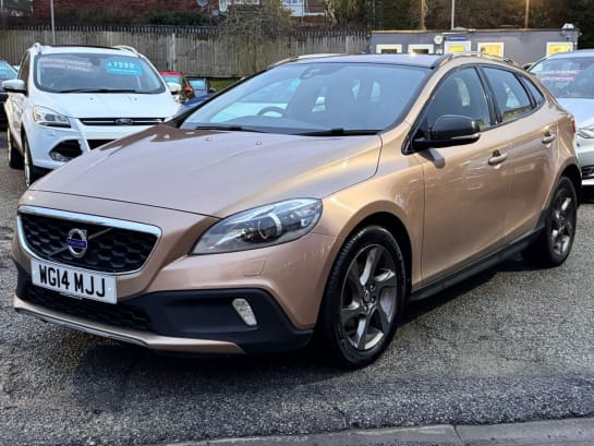 A null VOLVO V40 CROSS COUNTRY 1.6 T4 Lux Nav Hatchback 5dr Petrol Powershift Euro 5 (s/s) (180 ps)
